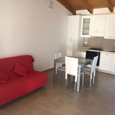 Ferienwohnung Trilocale Con Cortile Budoni Exterior foto