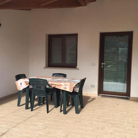 Ferienwohnung Trilocale Con Cortile Budoni Exterior foto