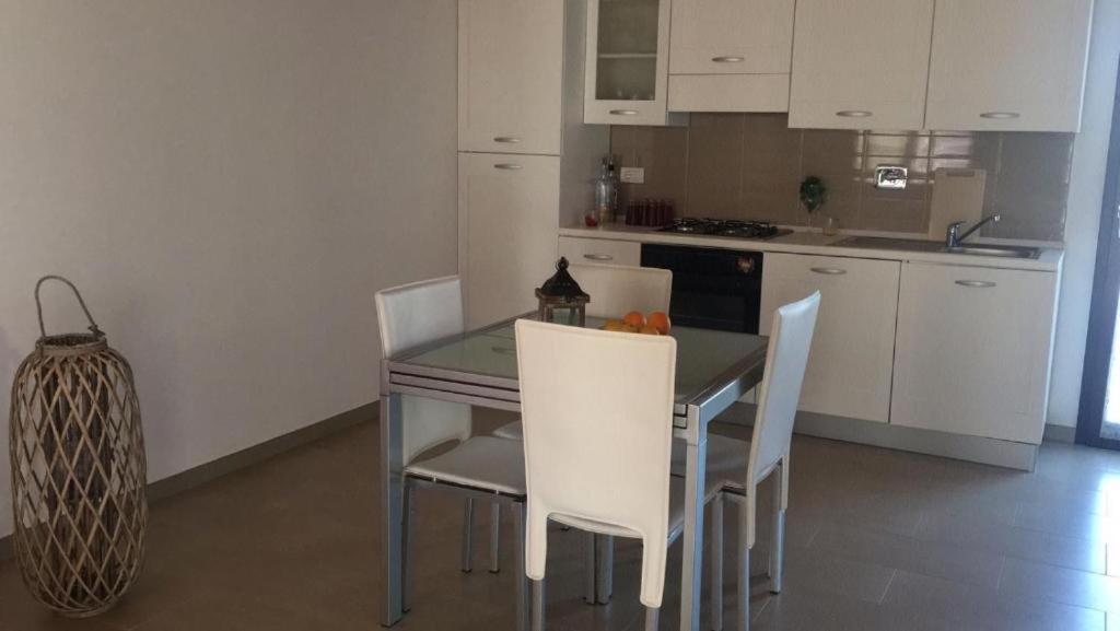 Ferienwohnung Trilocale Con Cortile Budoni Exterior foto
